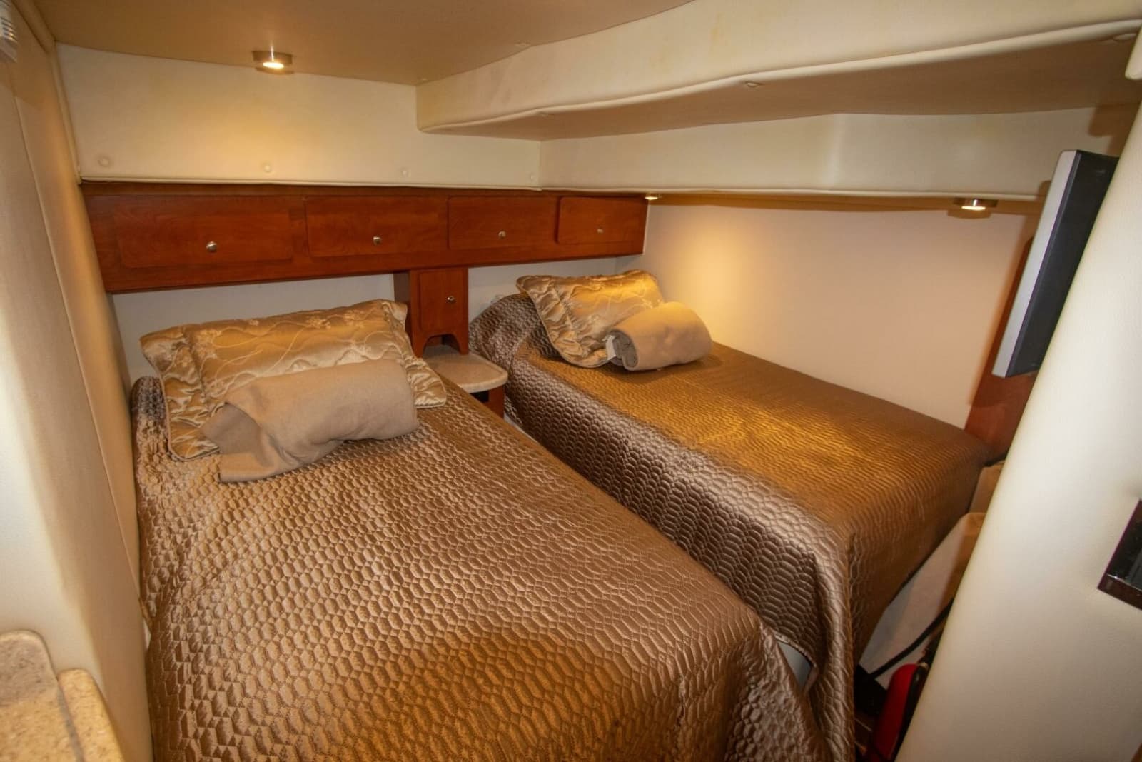 2008 Rinker 40 Express Cruiser - Photo 3