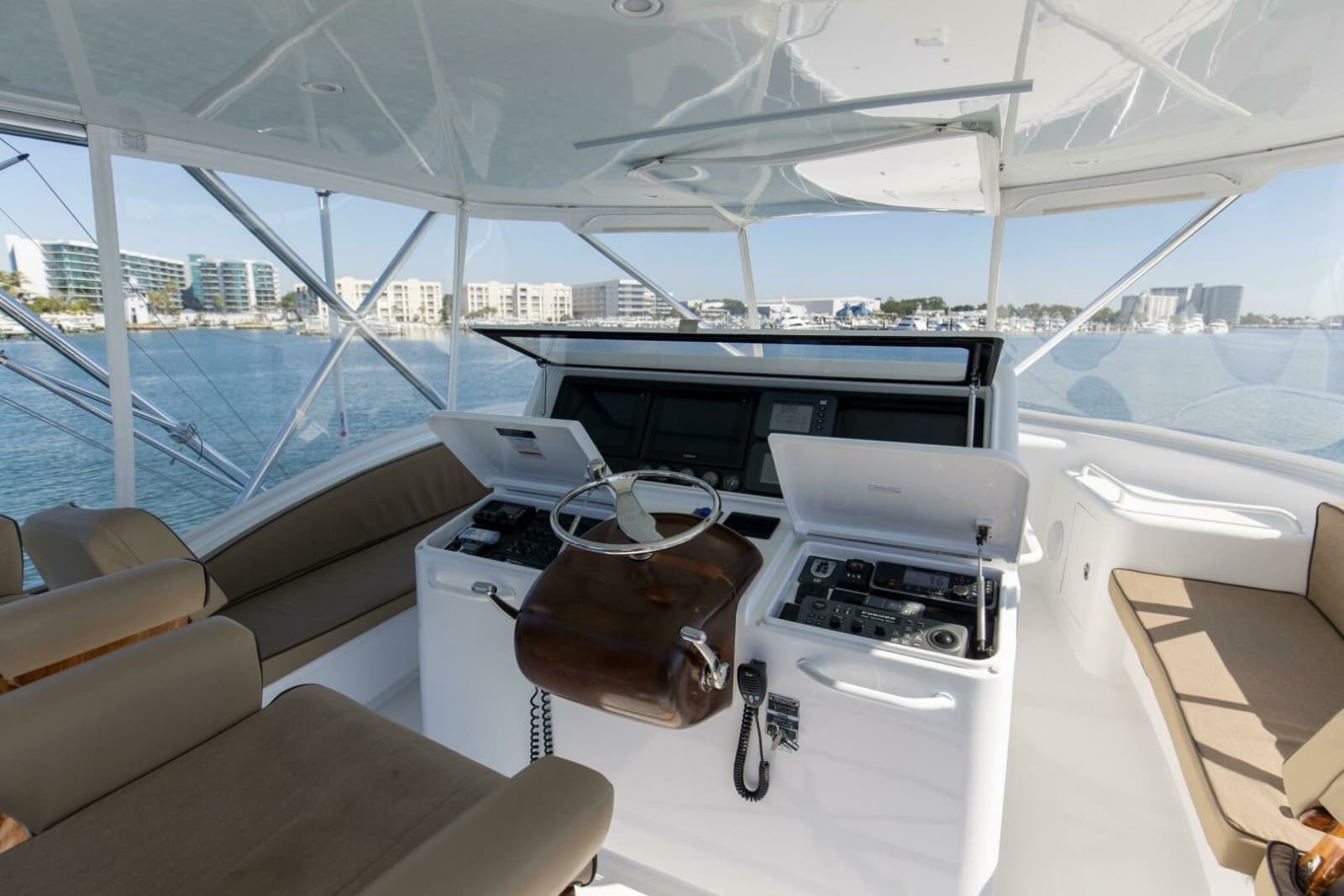 2008 Hatteras 60 Convertible - Photo 28