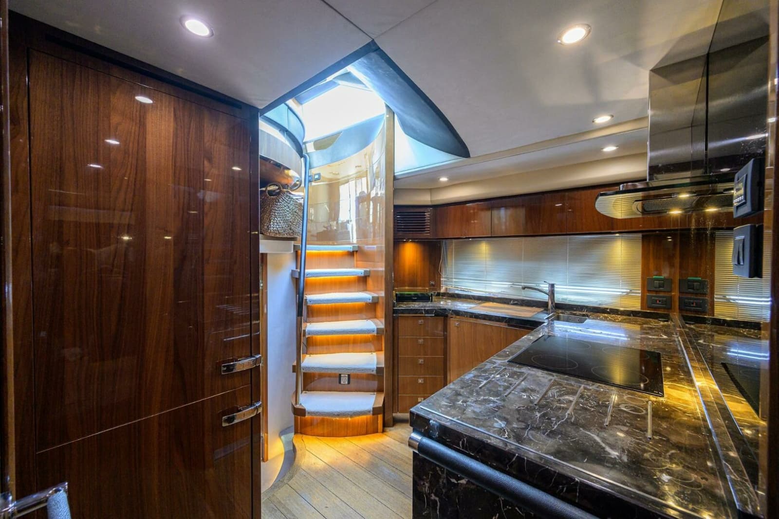 2013 Princess V72 Express Yacht - Photo 18