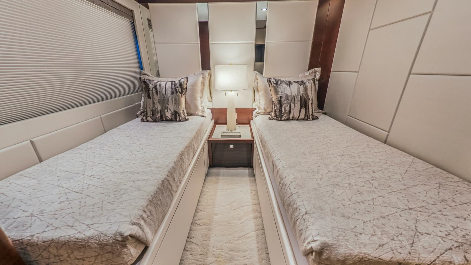 2024 Ocean Alexander 28E - Photo 32