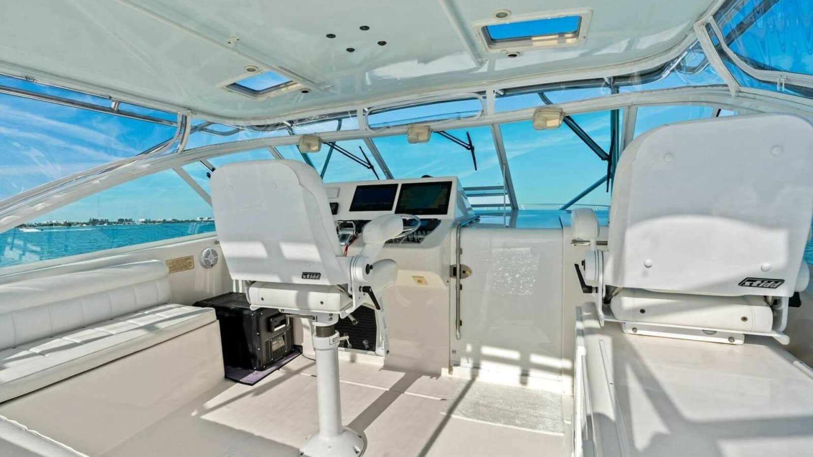 2005 Cabo 40 Express - Photo 35