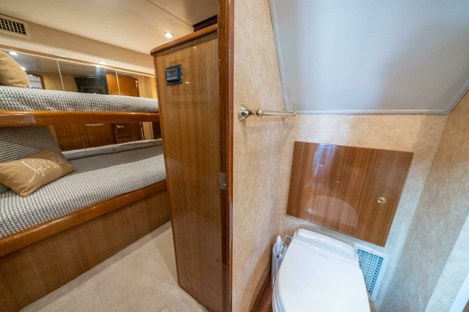 2006 Viking 68 Convertible - Photo 41