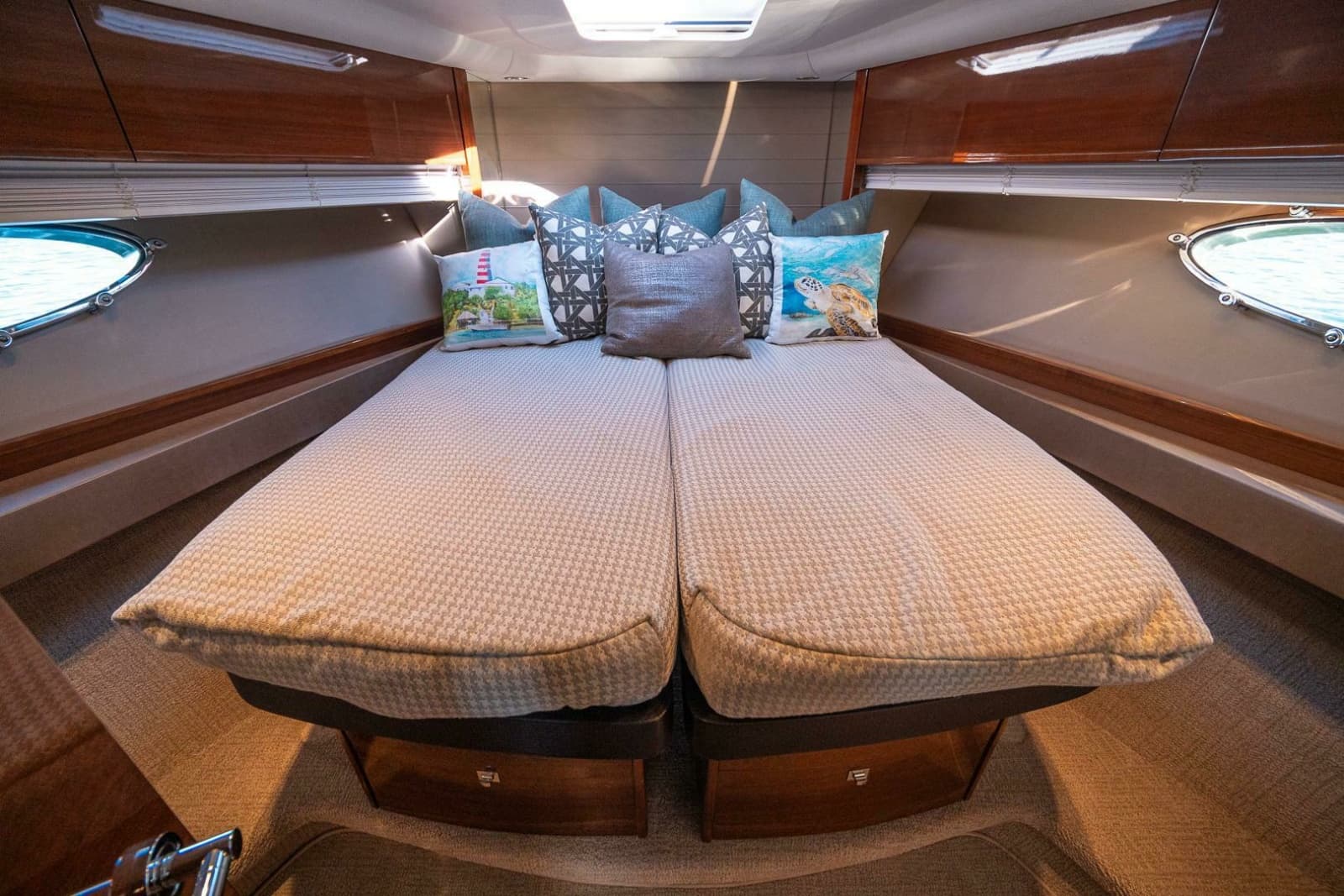 2016 Princess V48 - Photo 29