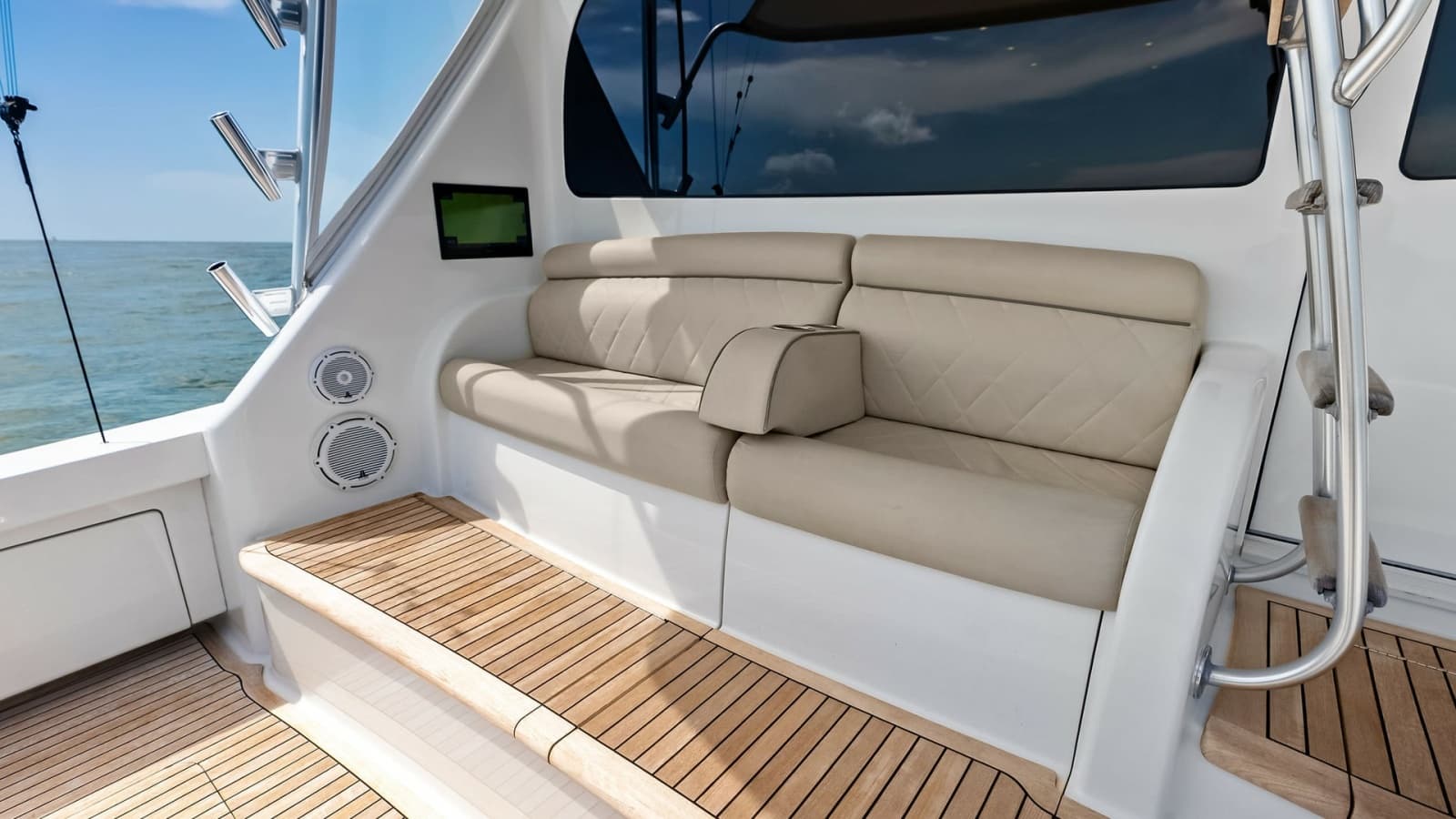 2018 Viking 62 Convertible - Photo 38