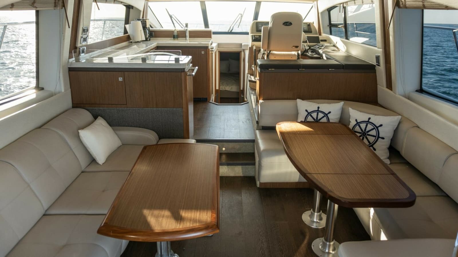 2017 Sea Ray 51 Flybridge - Photo 5