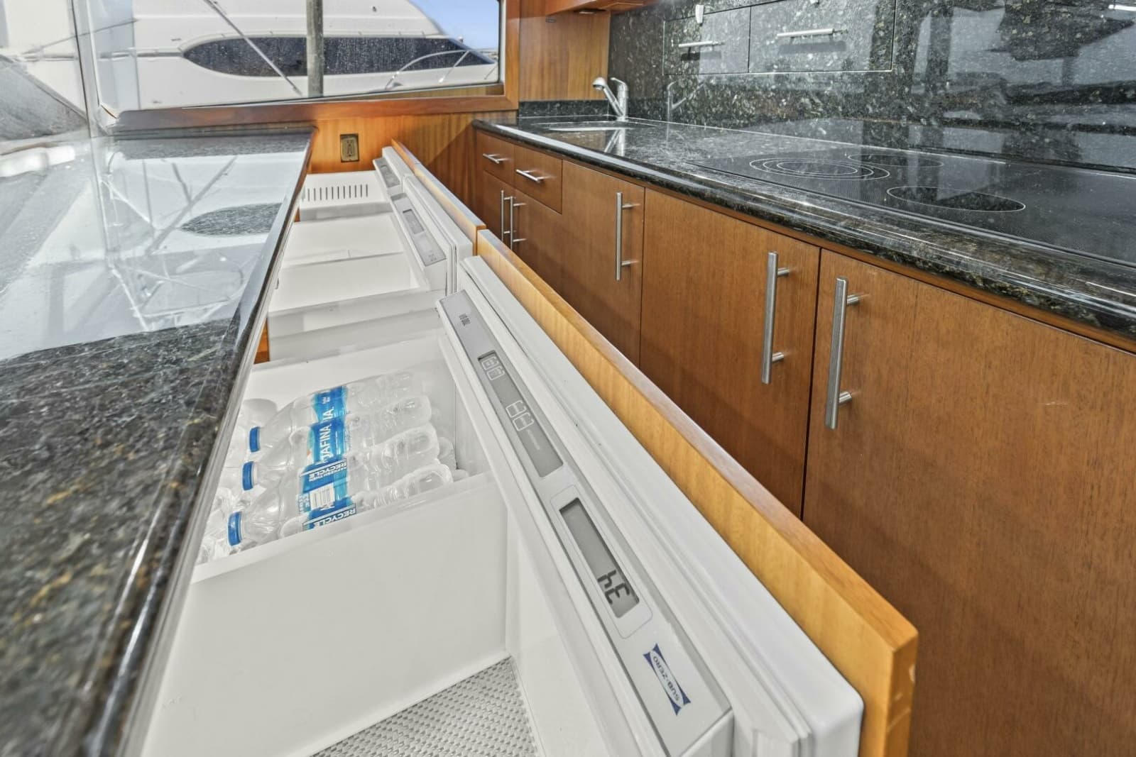 2008 Hatteras 60 Convertible - Photo 13