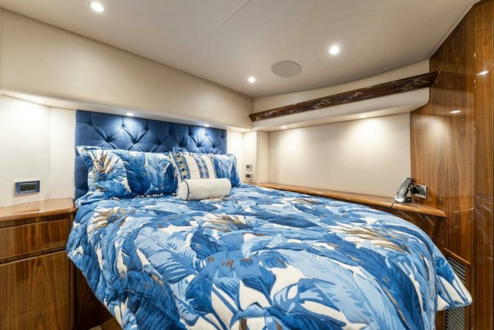 2021 Viking 54 Convertible - Photo 11