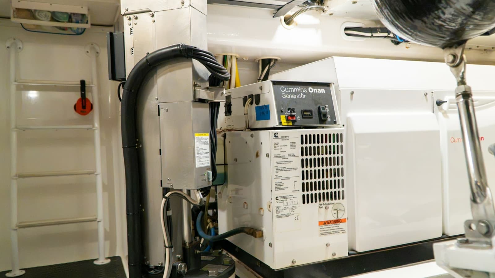 2014 Viking 66 Convertible - Photo 47