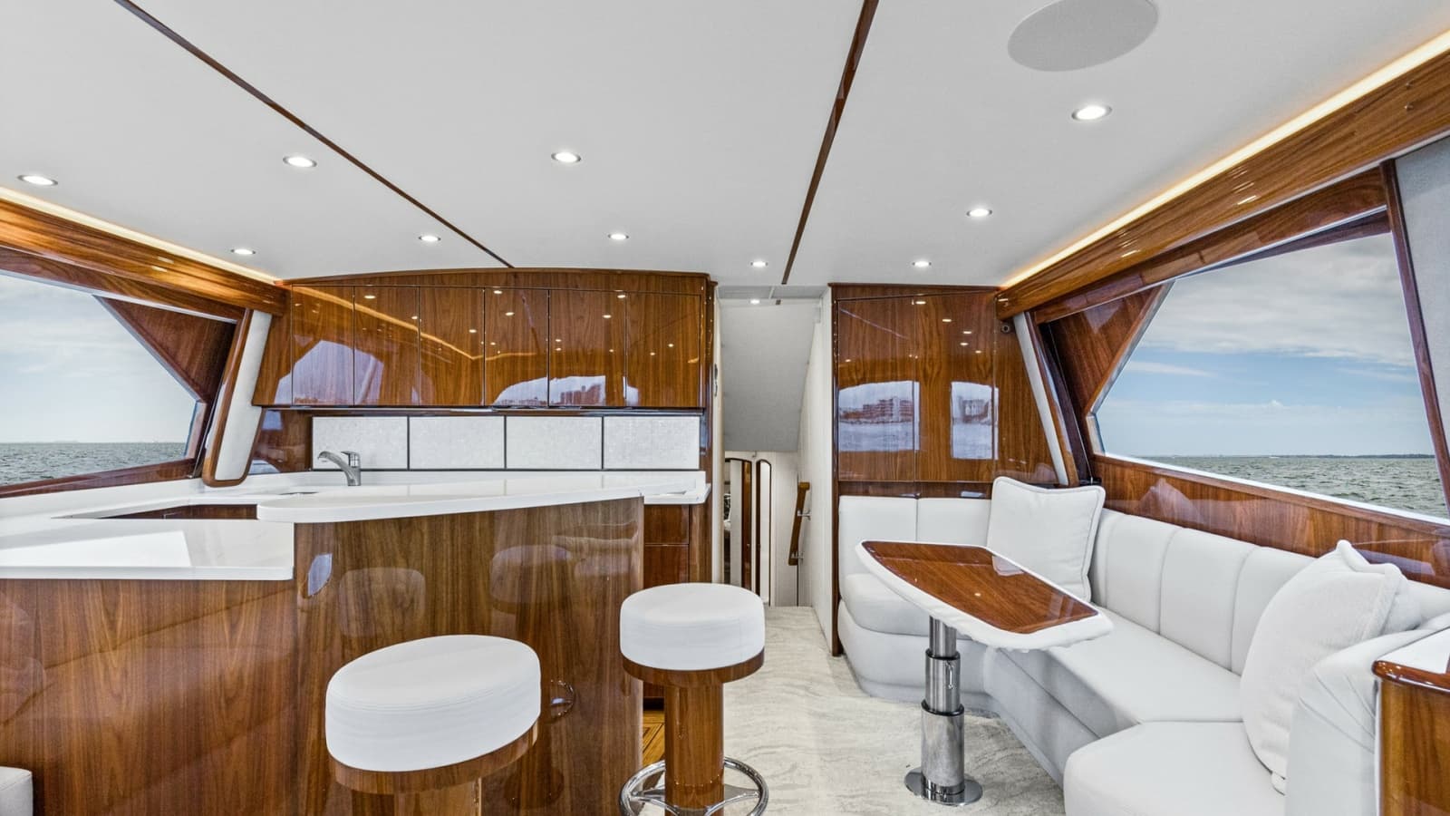 2022 Viking 58 Convertible - Photo 4