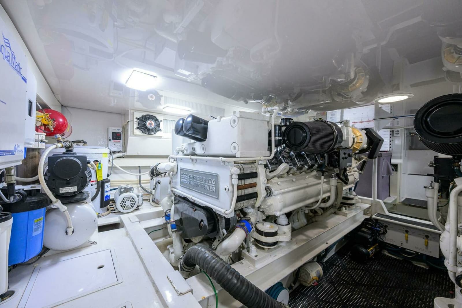 2004 Viking 56 Convertible - Photo 74