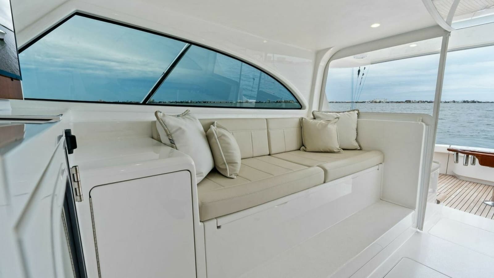 2021 Viking 46 Billfish - Photo 15
