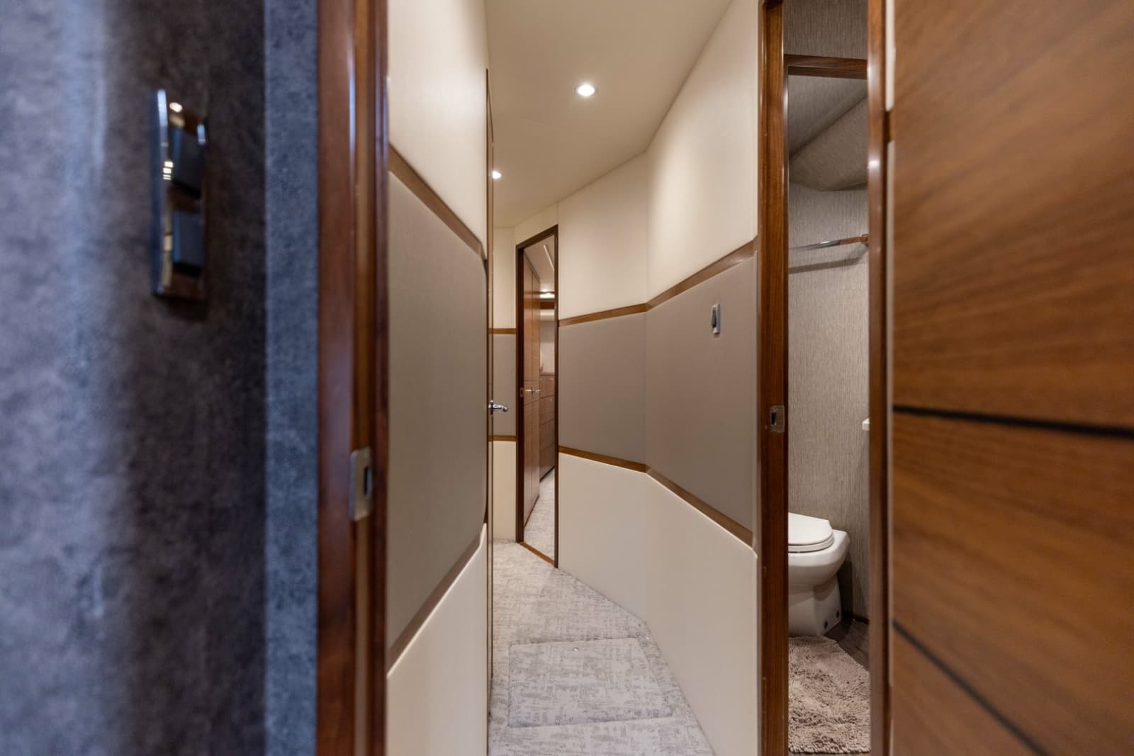2023 Viking 72 Convertible - Photo 28