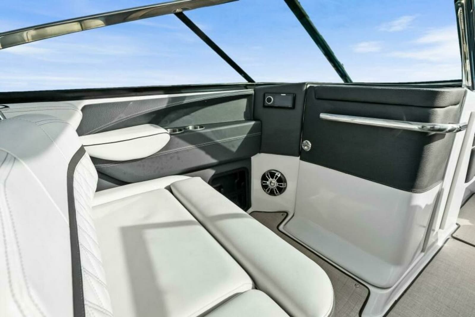 2023 Regal 29 OBX - Photo 19