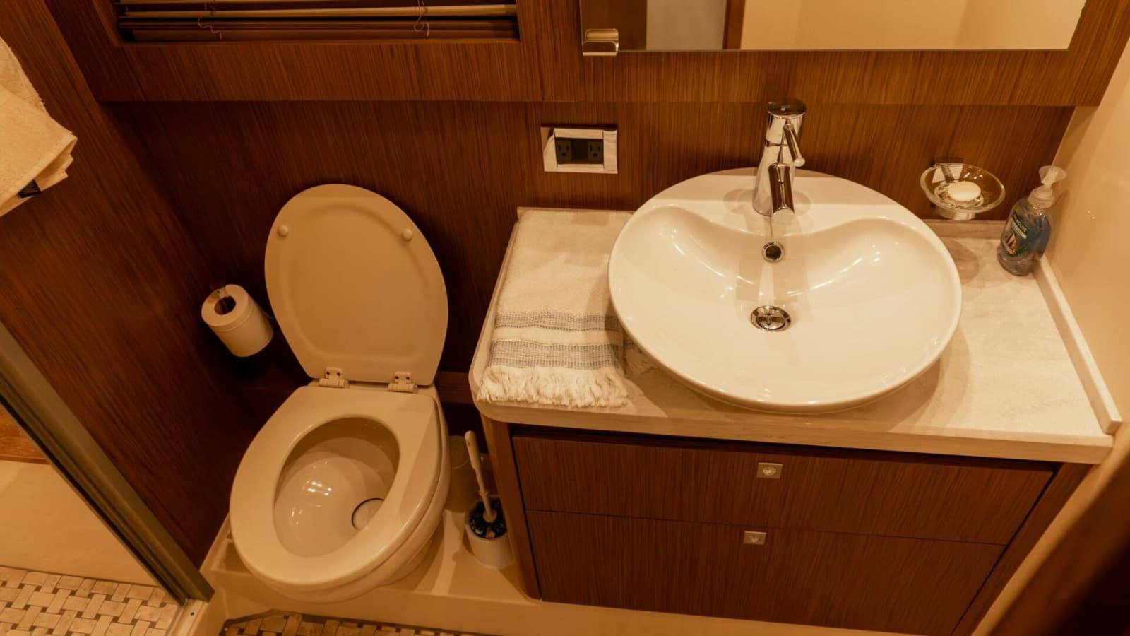 2017 Sea Ray 51 Flybridge - Photo 20