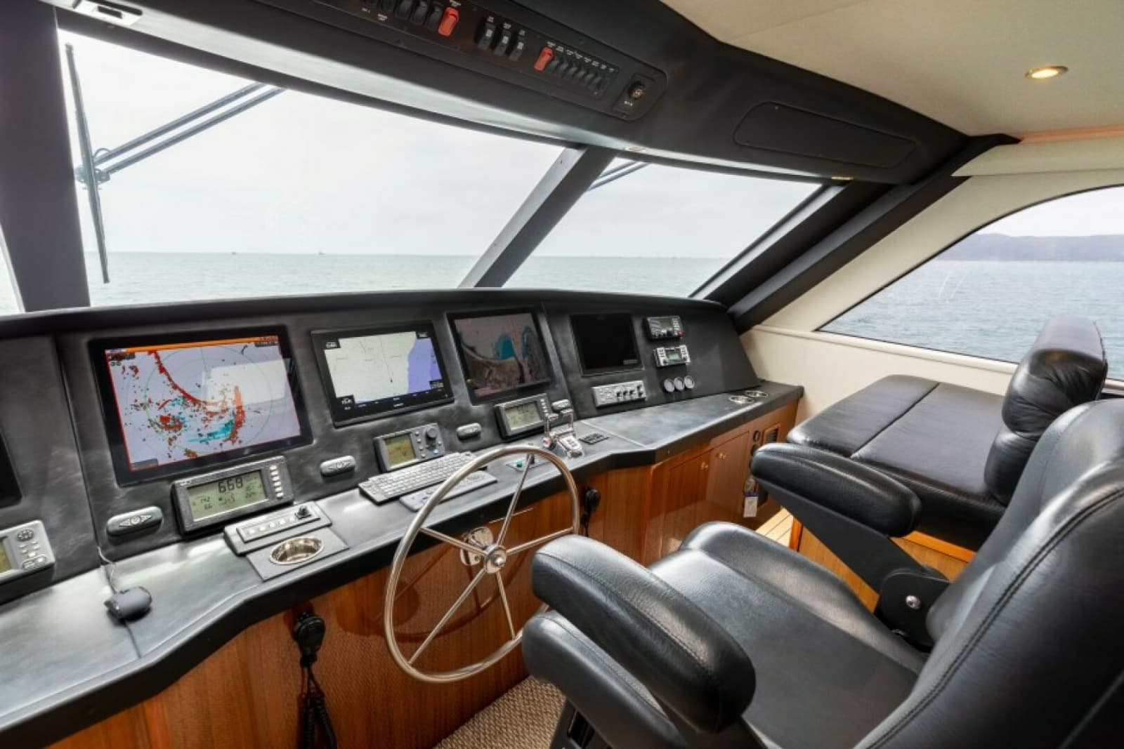 2006 Viking 74 Enclosed Bridge - Photo 3