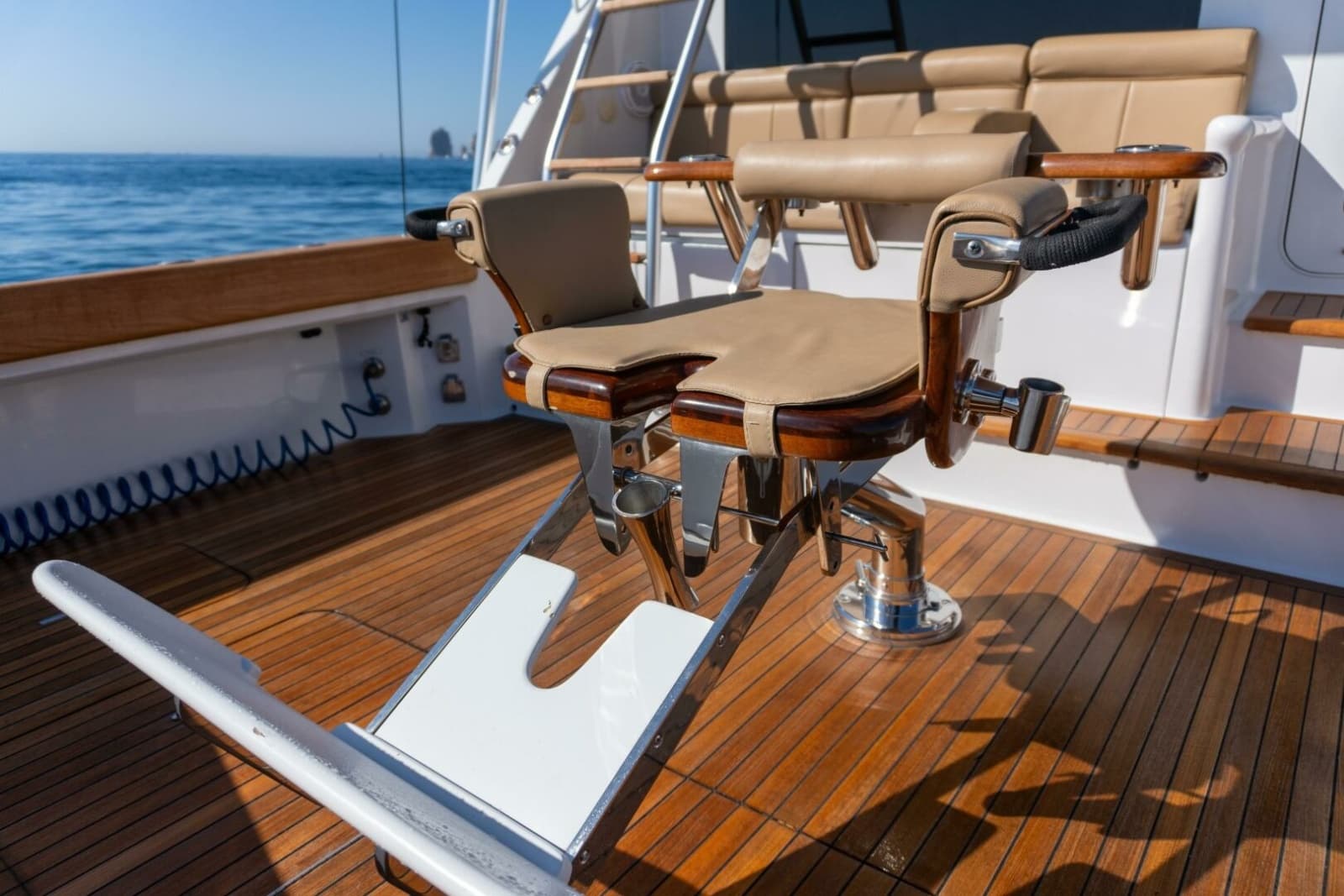 2001 Hatteras 60 Convertible - Photo 38