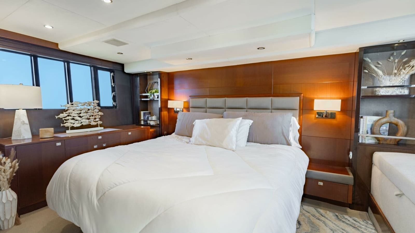 2011 Princess 64 - Photo 4