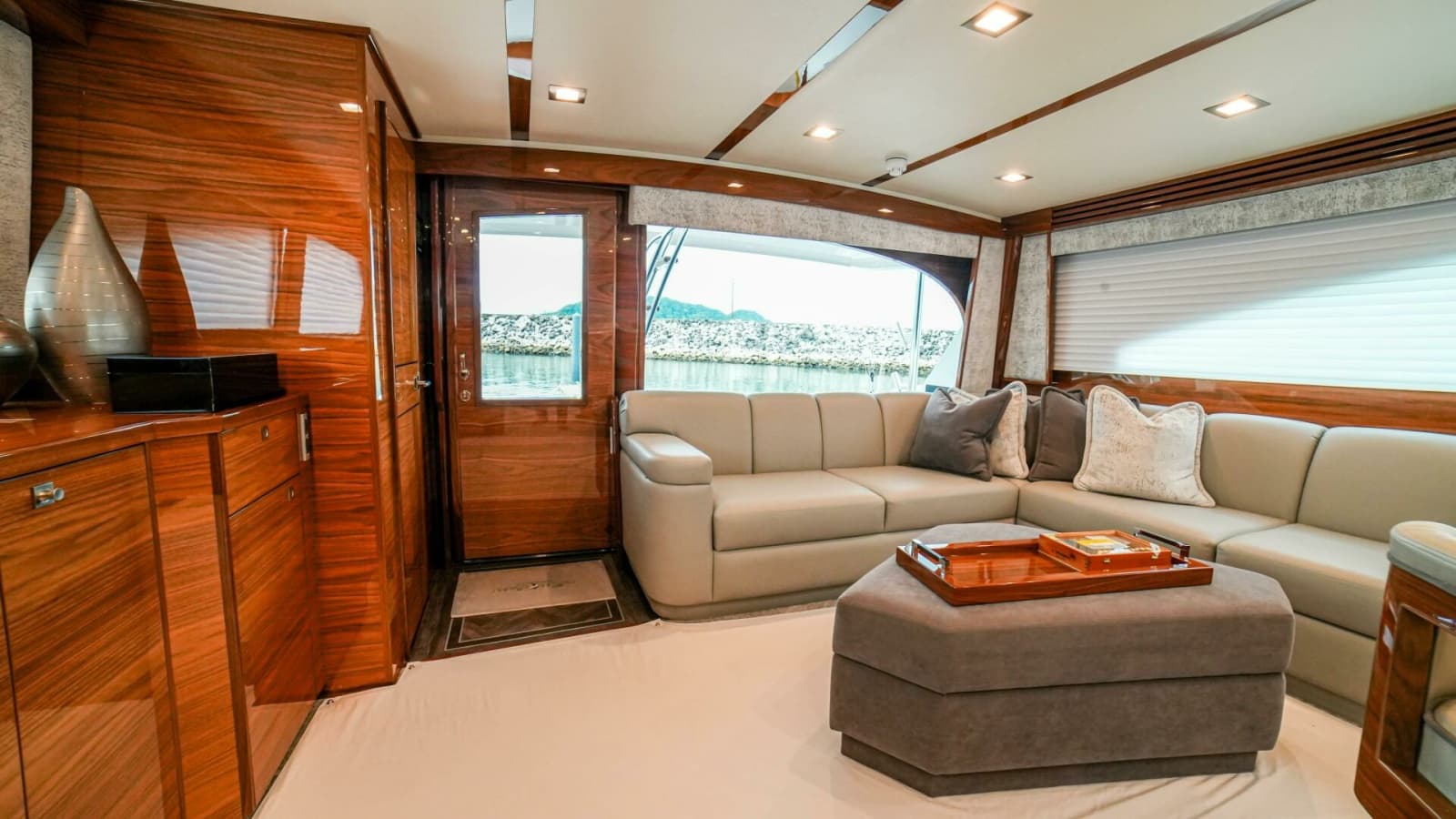 2023 Viking 72 Convertible - Photo 34