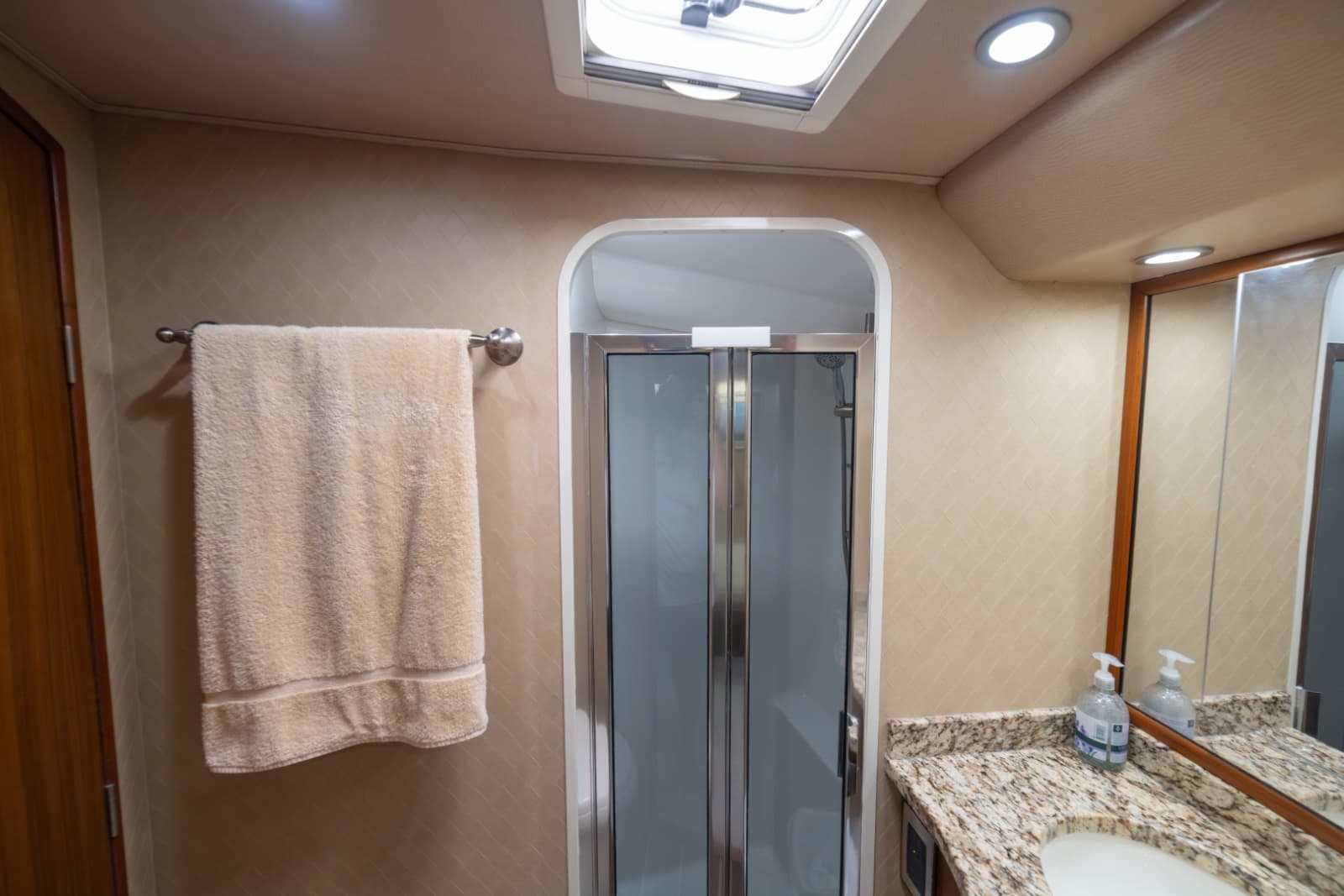 2012 Viking 60 Convertible - Photo 64