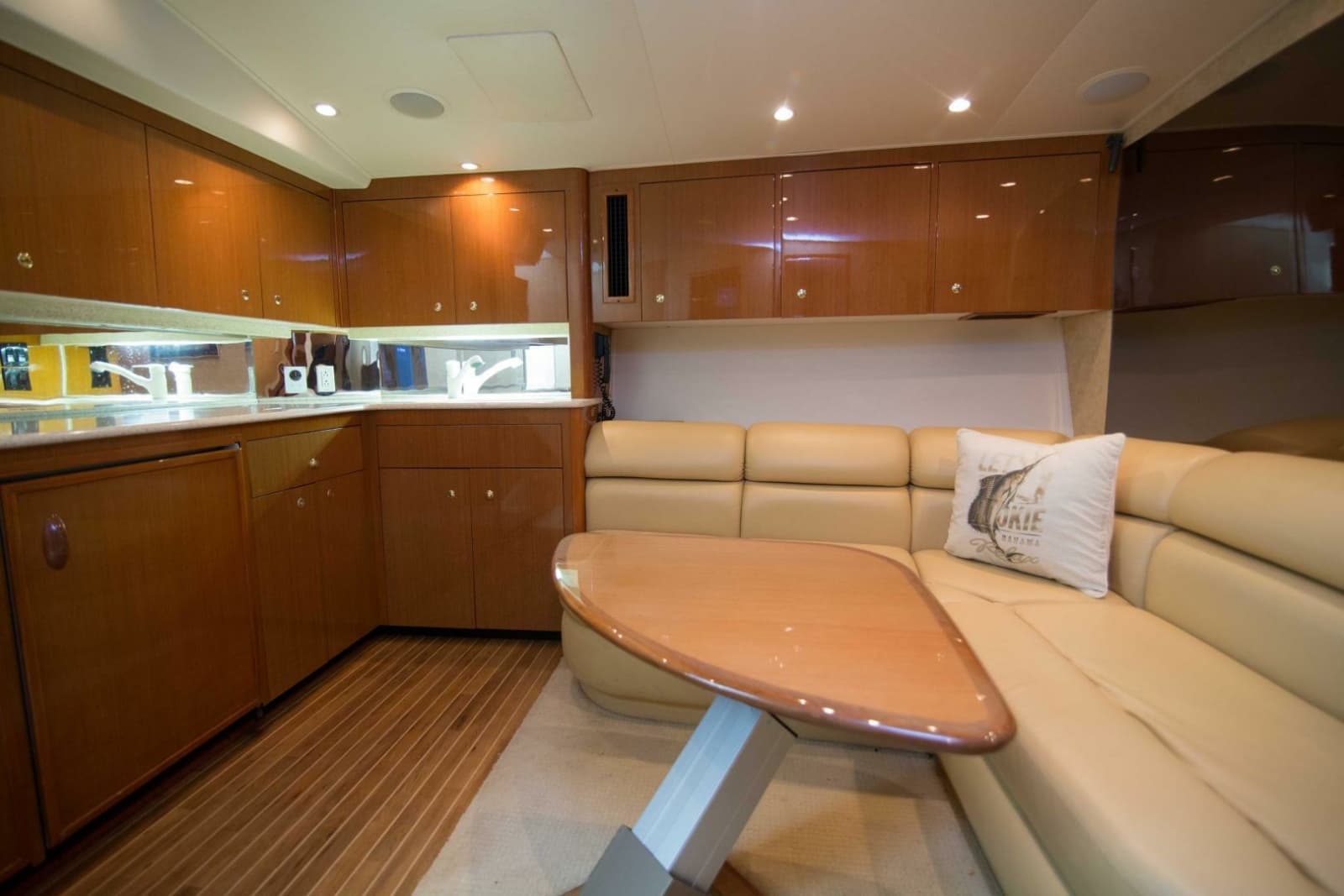 2001 Viking 50 Express - Photo 3