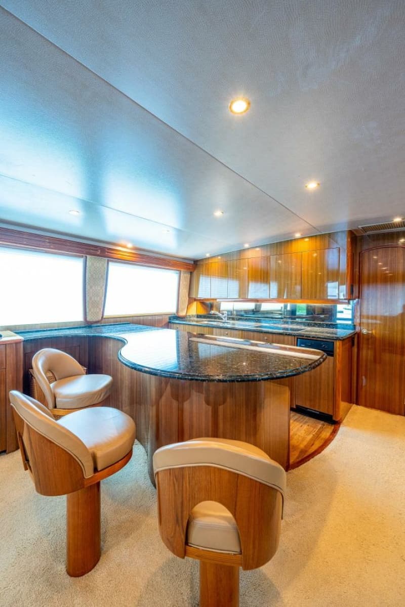 2005 Viking 74 Convertible - Photo 6