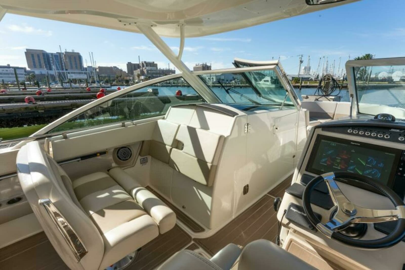 2017 Boston Whaler 320 Vantage - Photo 3