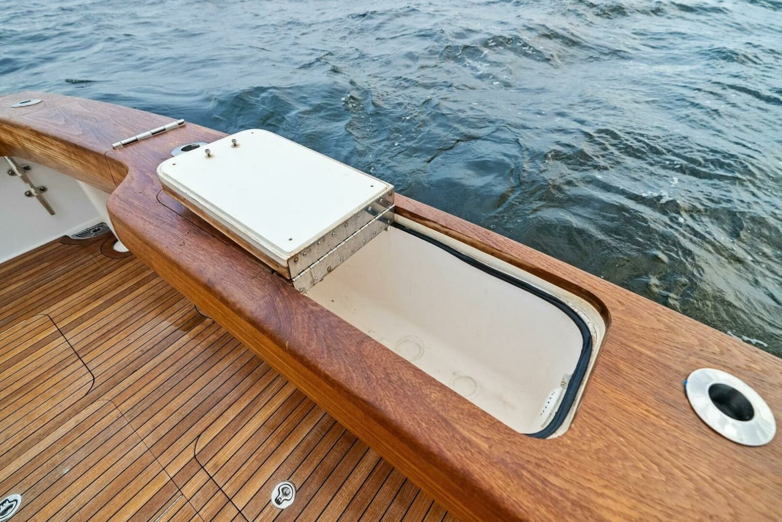 2006 Viking 61 Convertible - Photo 54