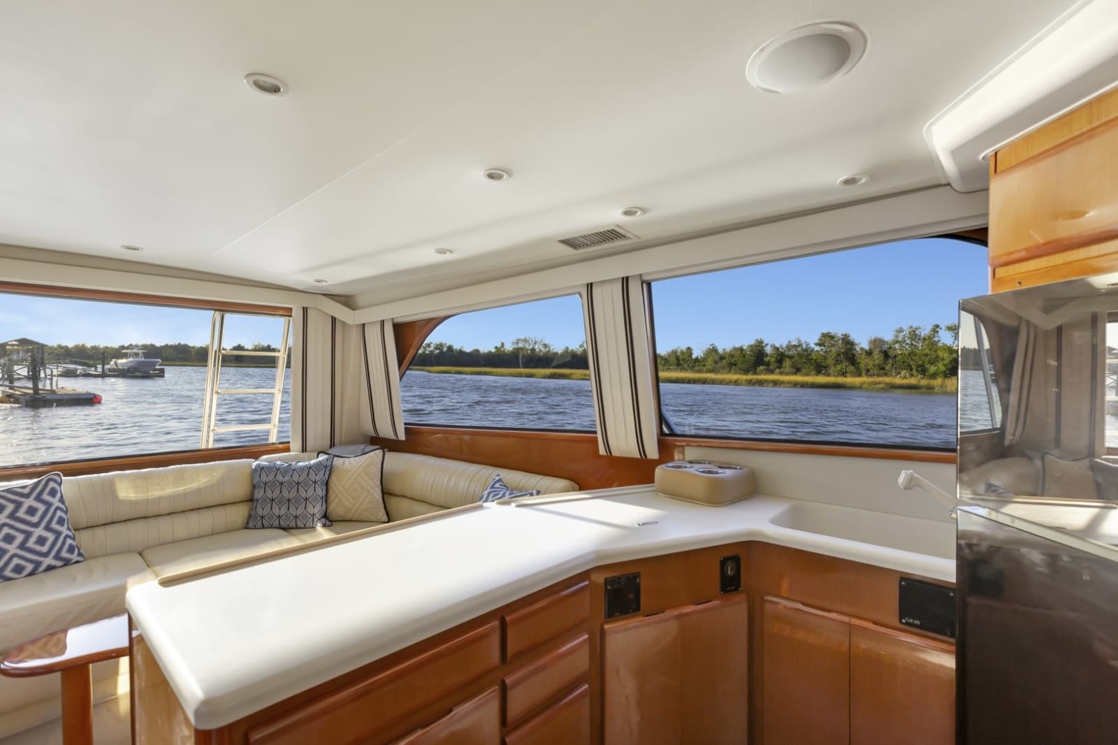 2001 Viking 50 Convertible - Photo 12