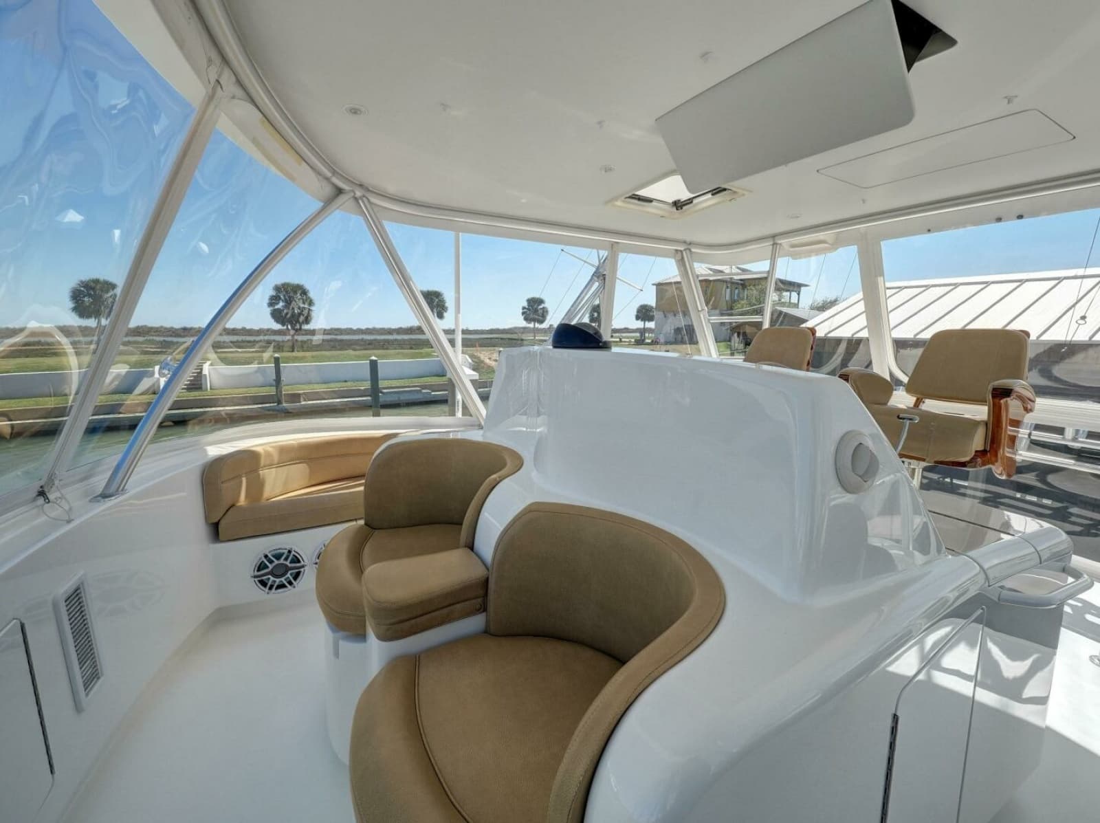 2017 Viking 52 Convertible - Photo 29