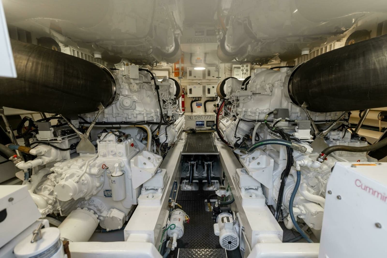 2018 Viking 62 Convertible - Photo 42