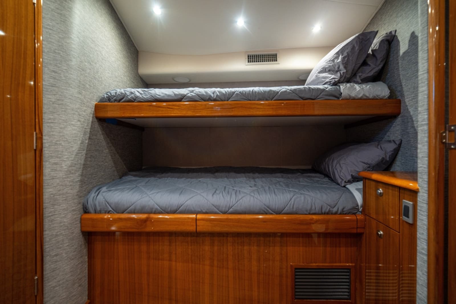 2023 Viking 46 Billfish - Photo 16