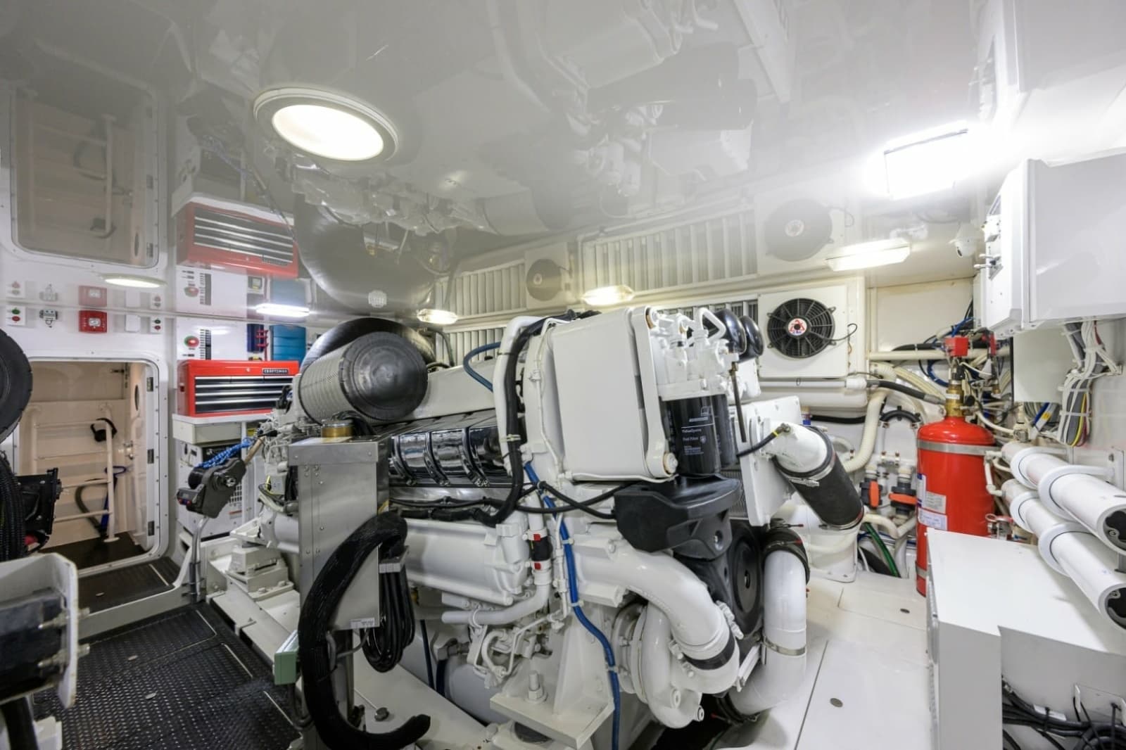 2014 Viking 70 Convertible - Photo 37