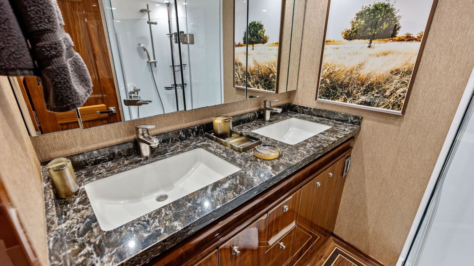2017 Viking 80 Convertible - Photo 25