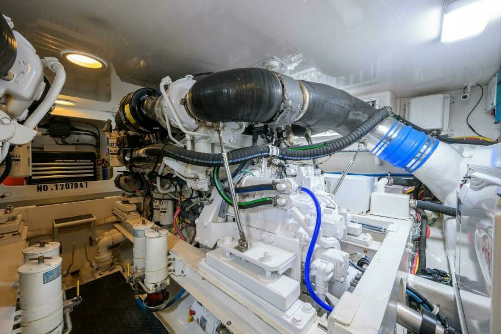 2008 Viking 60 Convertible - Photo 48