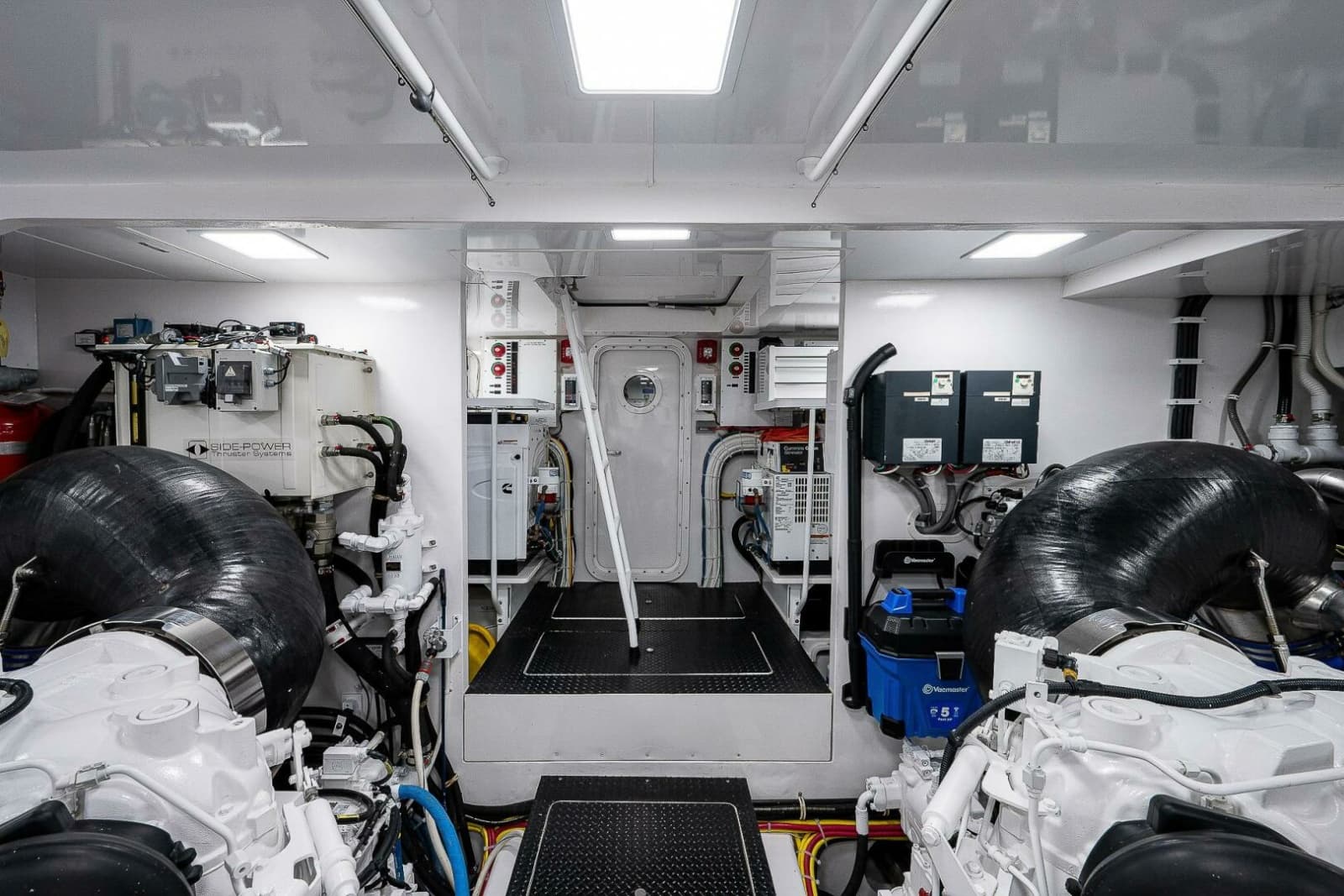 2017 Viking 75 Motoryacht - Photo 64