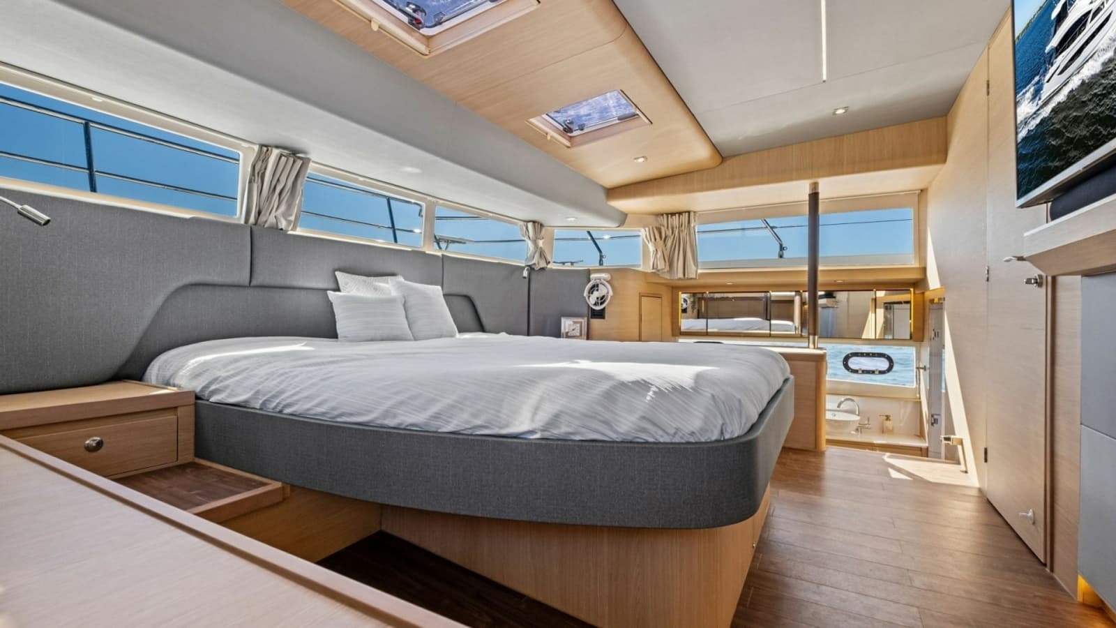 2022 Aquila 54 Yacht - Photo 3