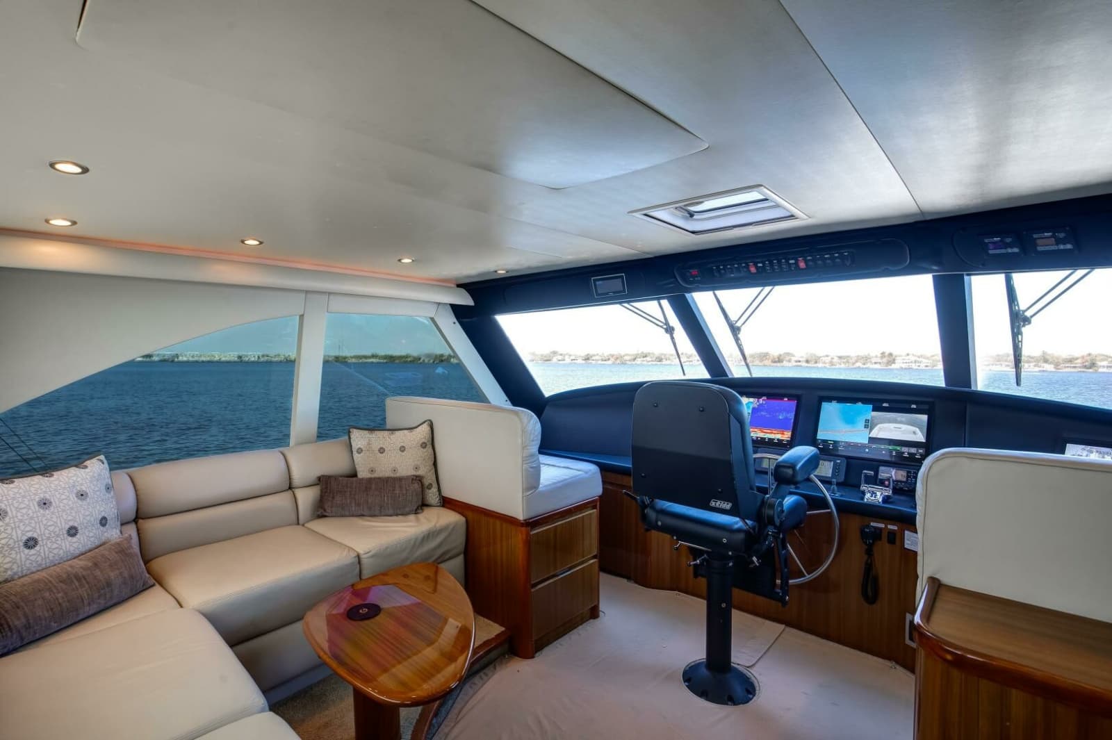 2009 Viking 64 Enclosed Bridge w/ Tower - Photo 15