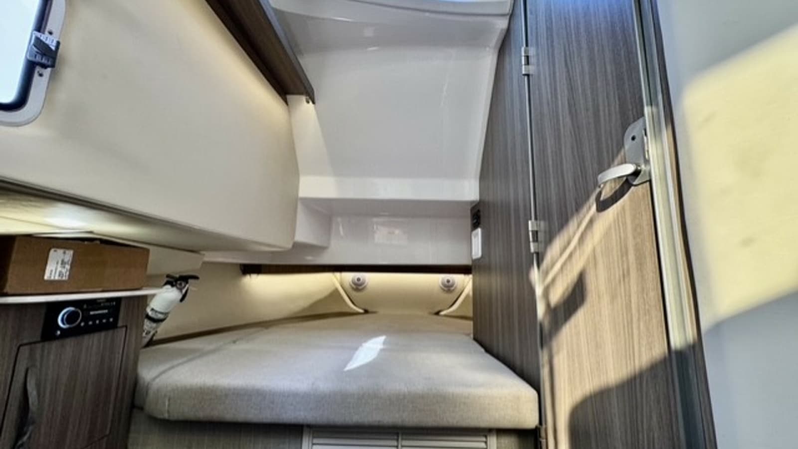 2021 Regal 33 SAV - Photo 16