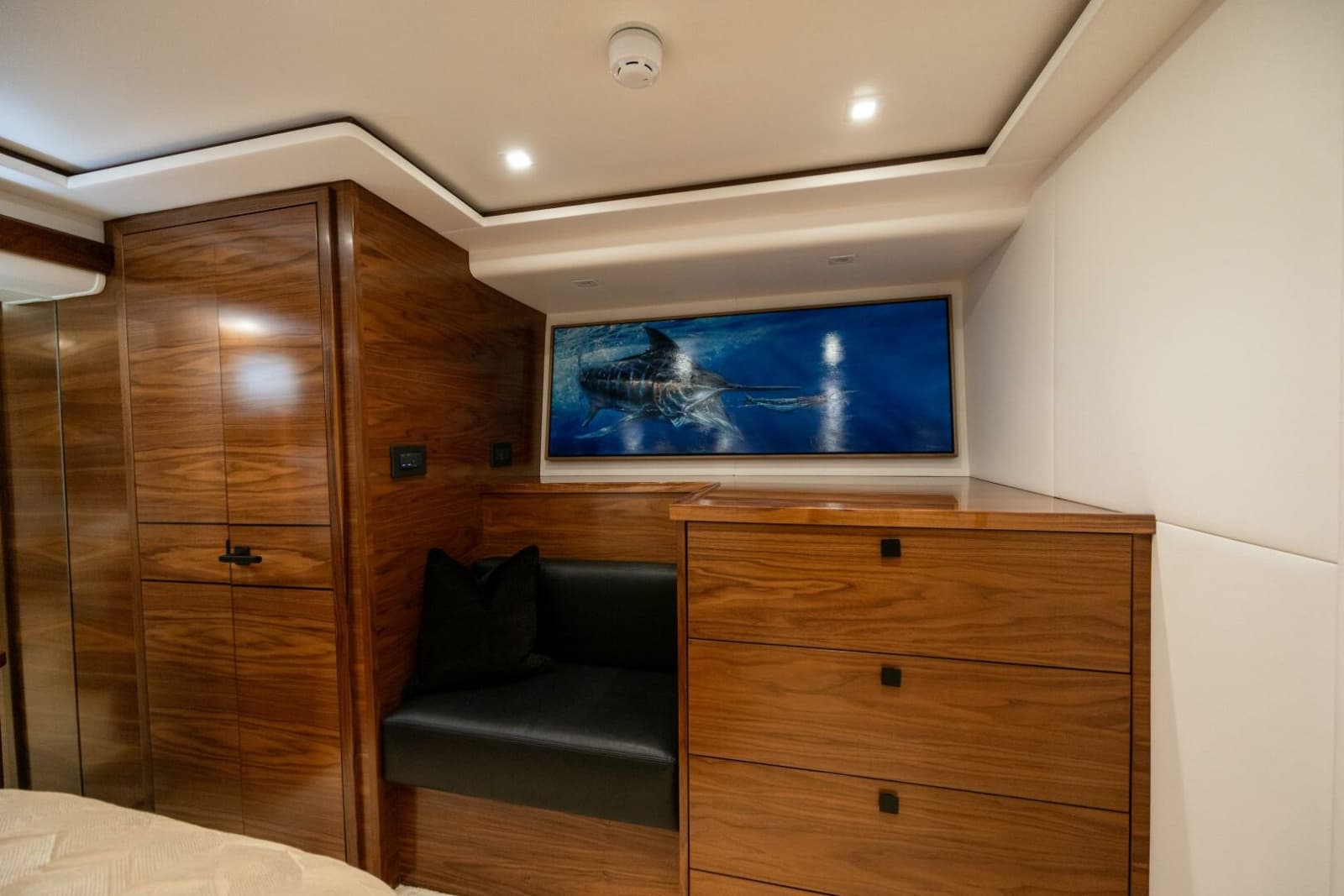 2025 Viking 82 Convertible - Photo 20