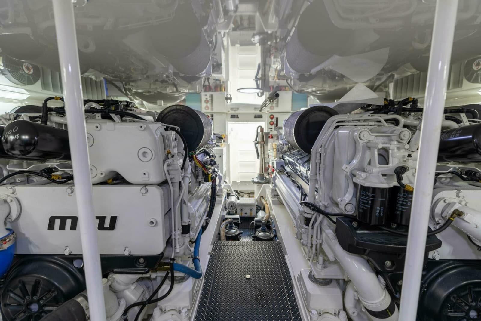2020 Viking 62 Convertible - Photo 45