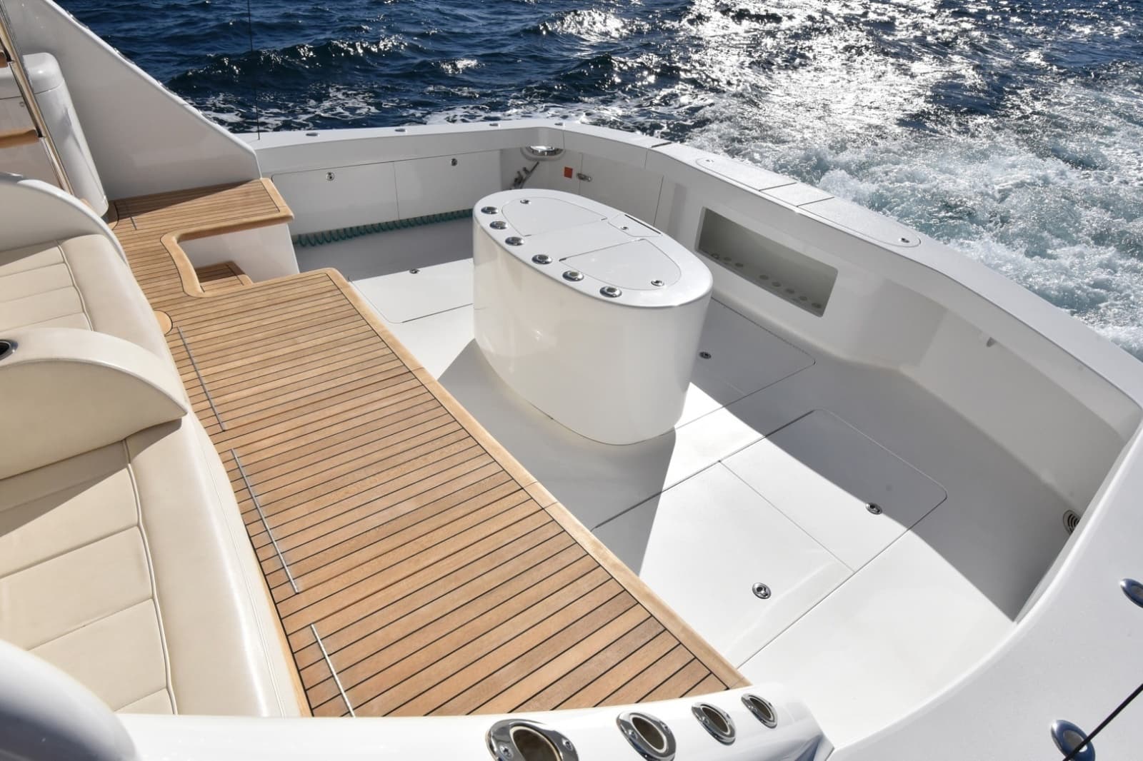 2019 Viking 80 Skybridge - Photo 177