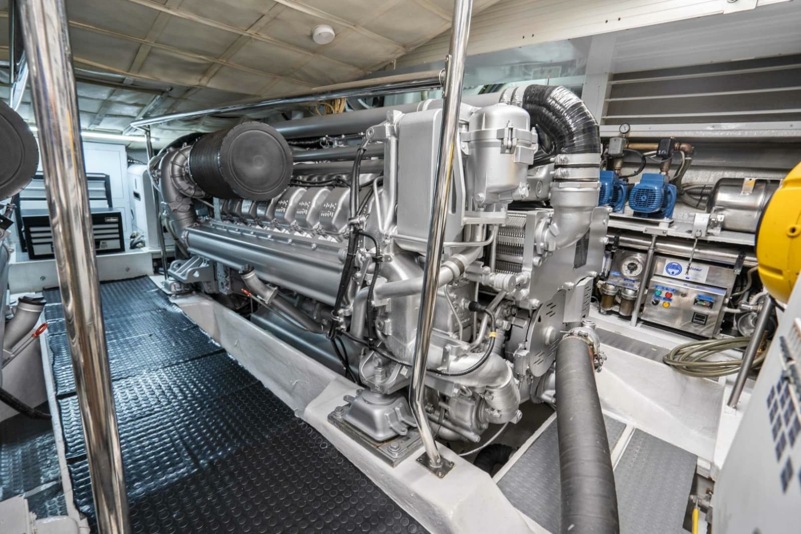 2005 Pershing 76 Motor Yacht - Photo 46
