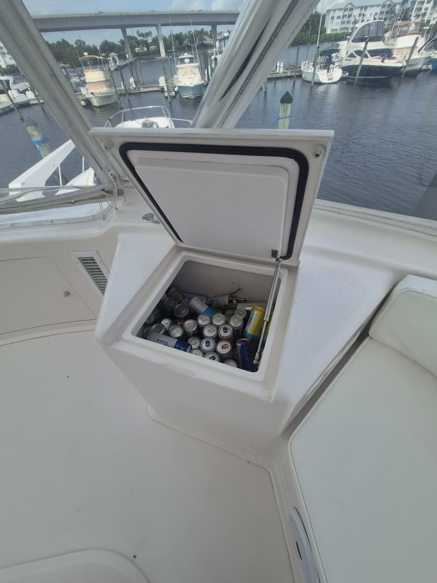 2006 Viking 56 Convertible - Photo 9