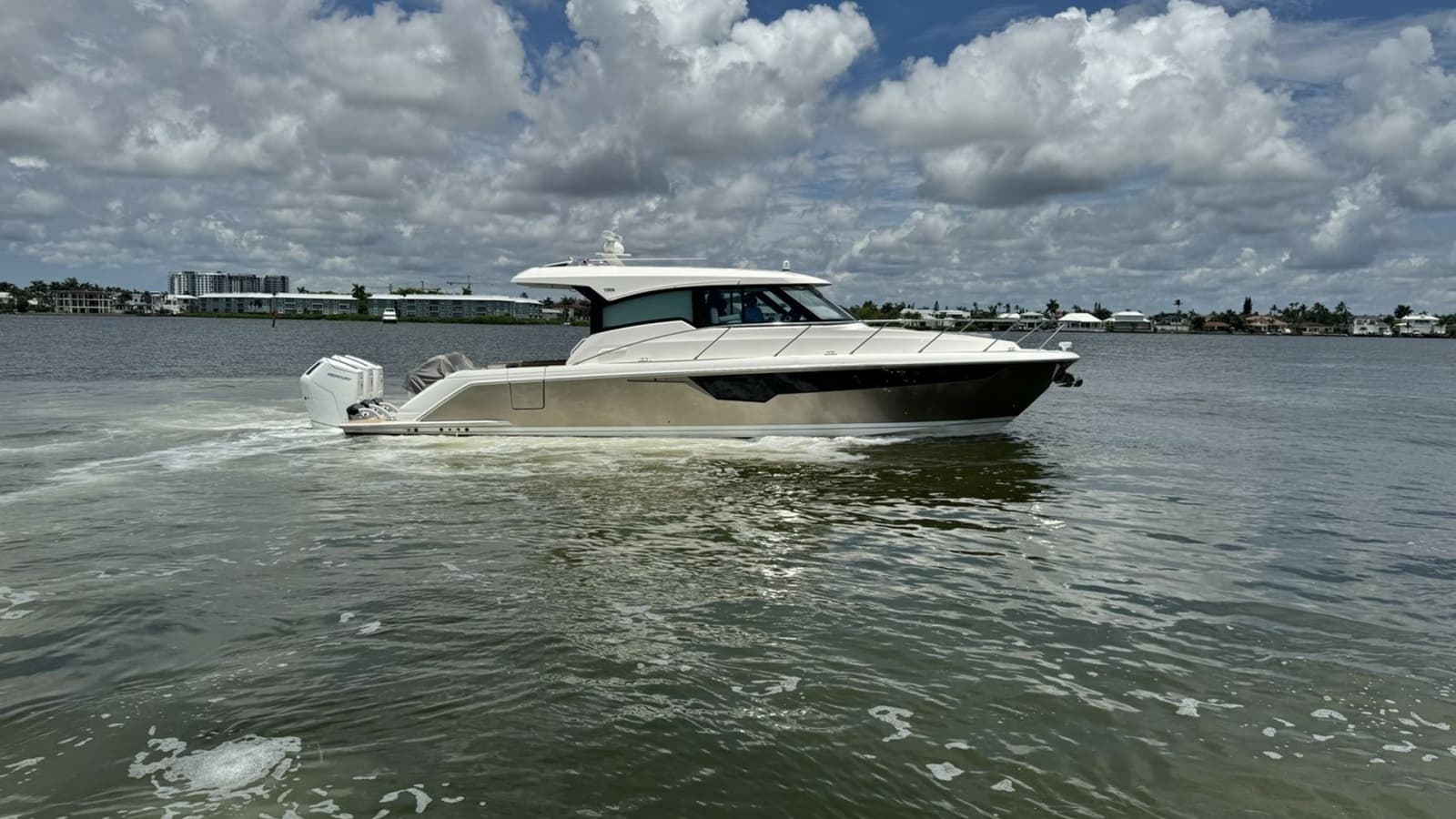 2025 Tiara Yachts 48LE - Photo 7