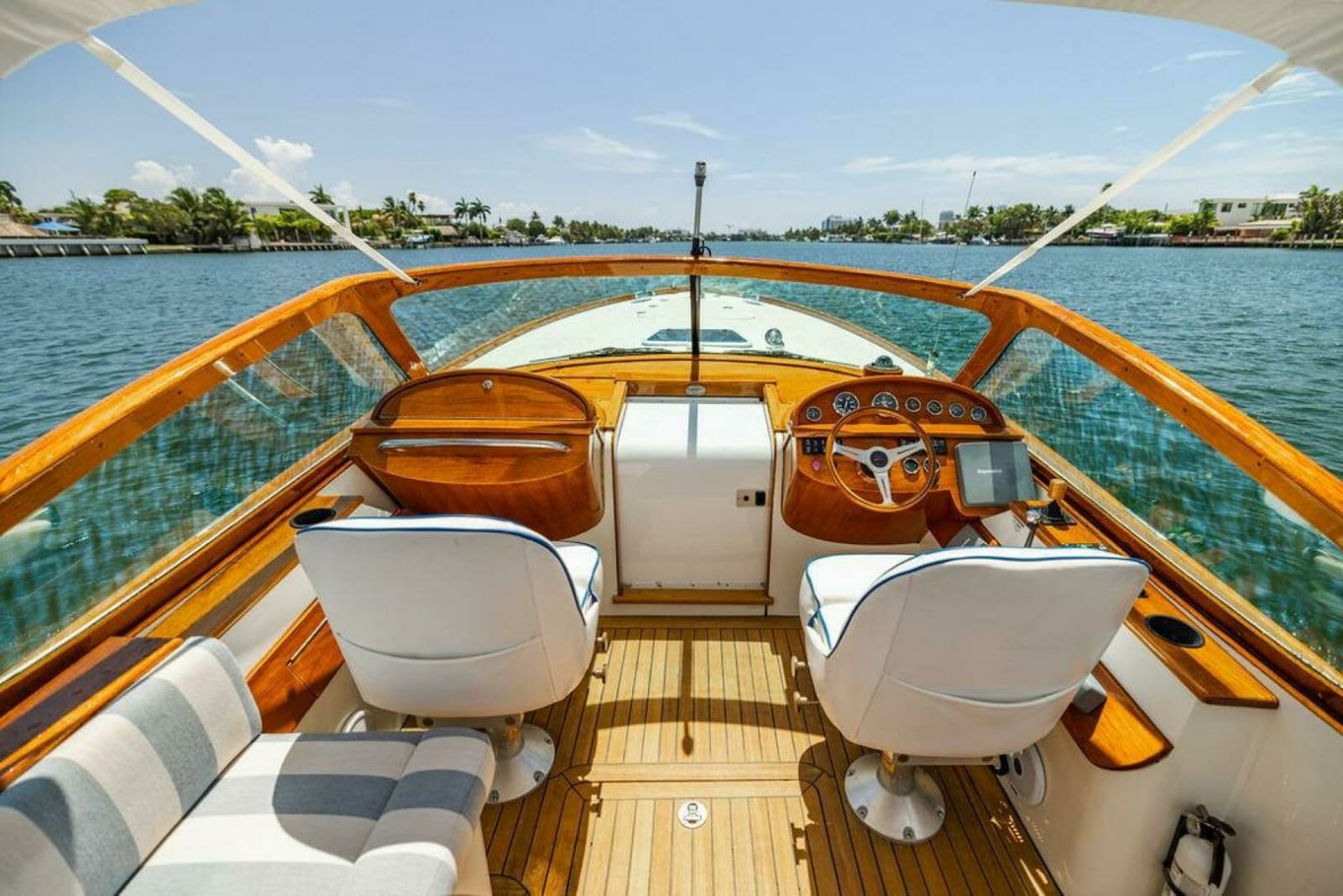 2004 Hinckley Talaria 29 R - Photo 21