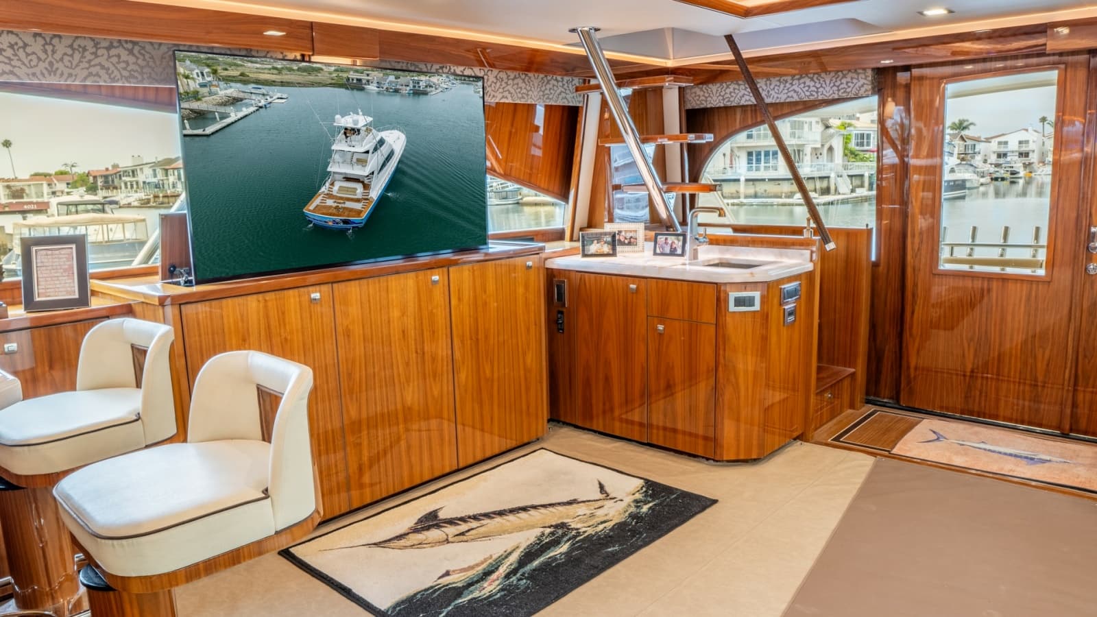 2020 Viking 92 Skybridge - Photo 48