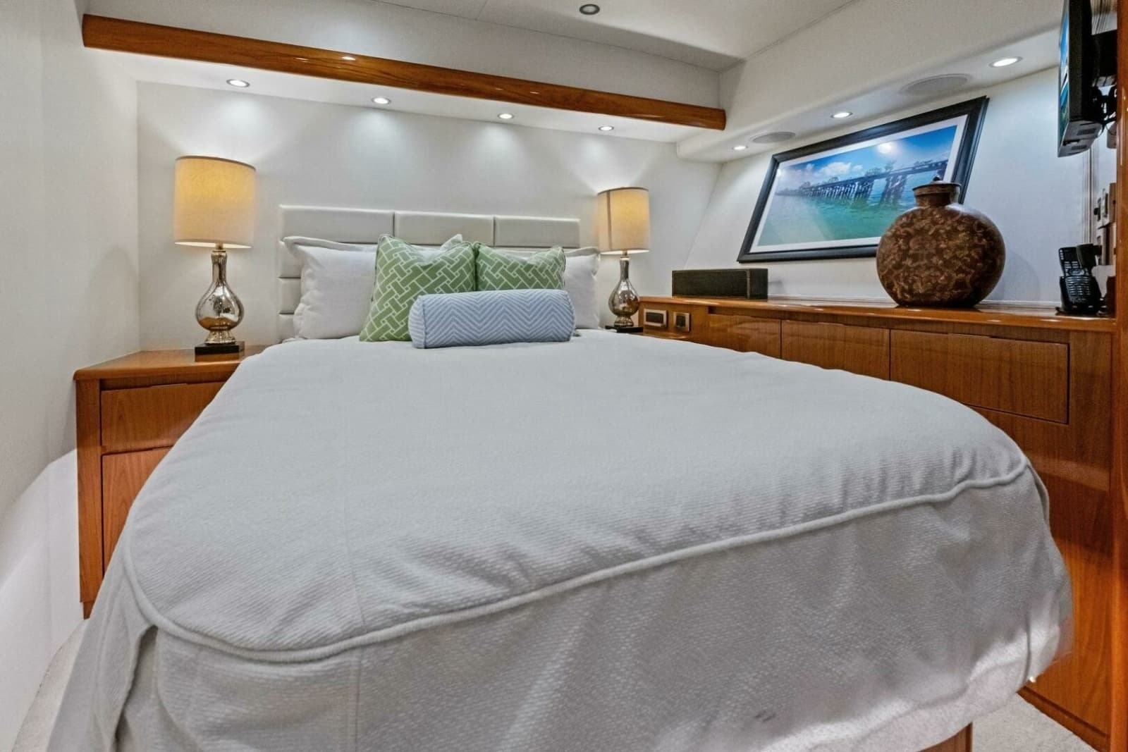 2012 Viking 82 Convertible - Photo 83