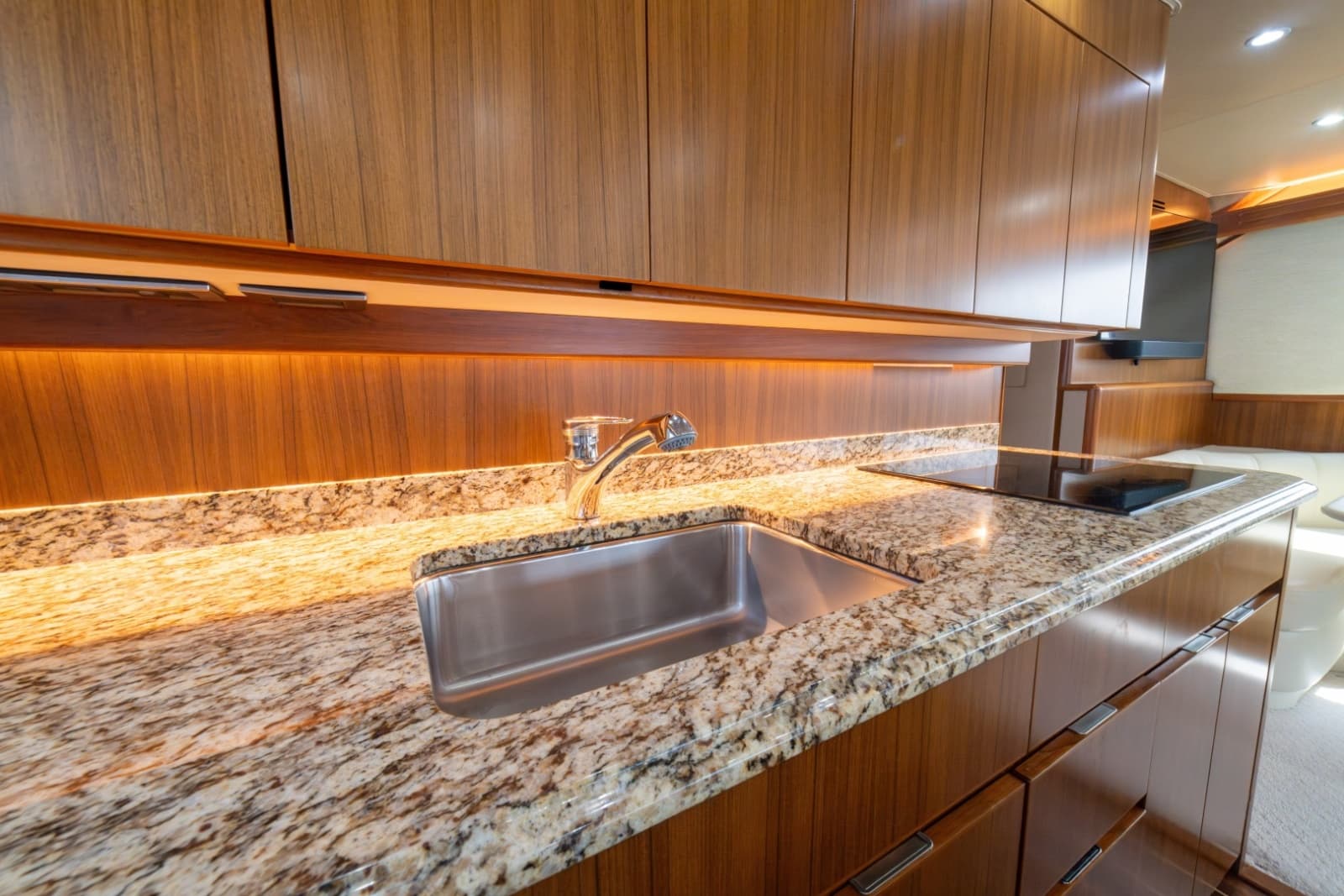 2012 Viking 60 Convertible - Photo 36