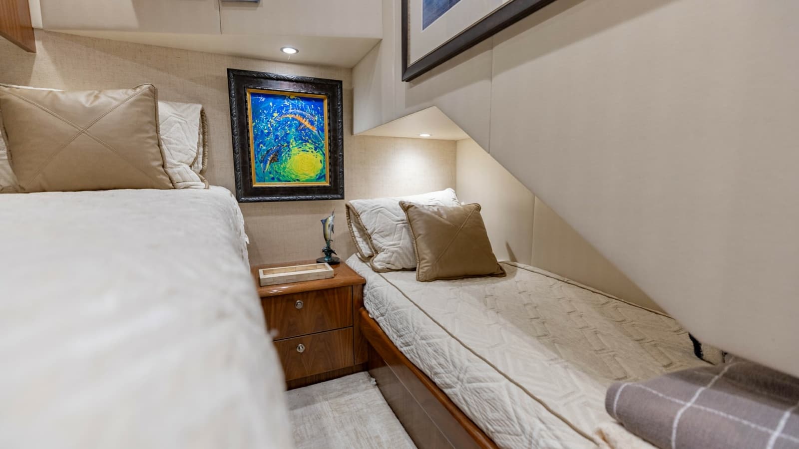 2020 Viking 62 Convertible - Photo 23