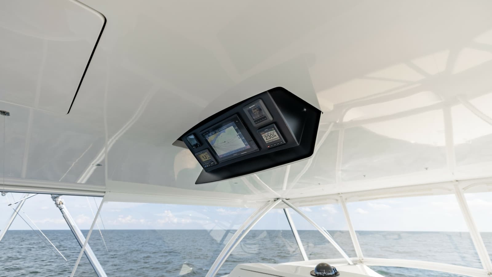 2018 Viking 72 Convertible - Photo 45